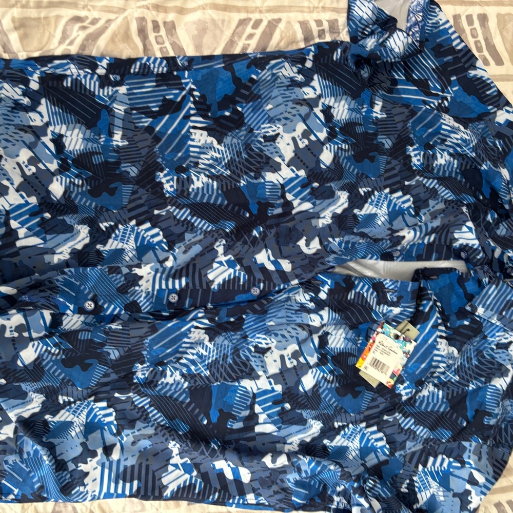 Robert Graham size XL